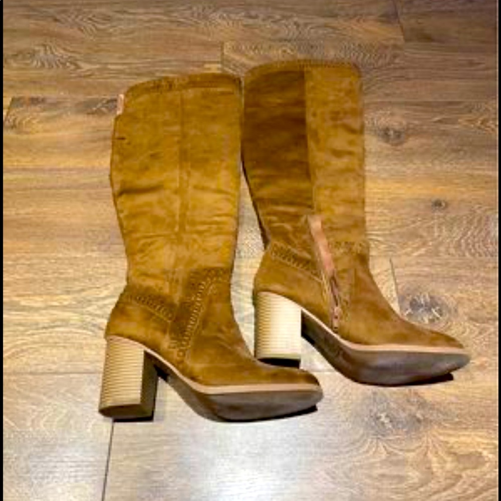 Ladies Suede above knee boots (Soda brand)